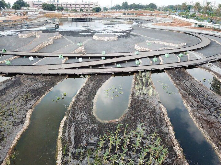 A constructed-wetland wastewater treatment system